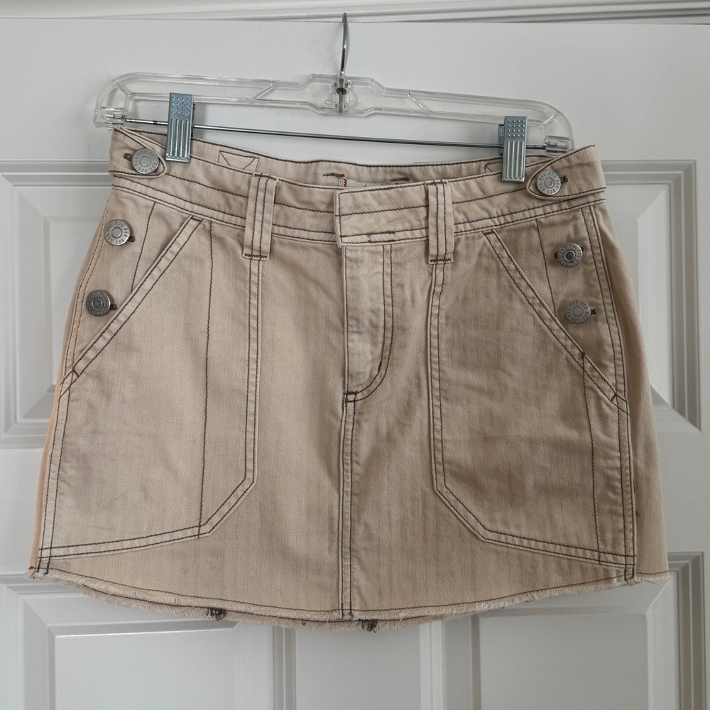 BDG Women’s Utilitarian style mini skirt, Tan, size medium, fray hem, EUC